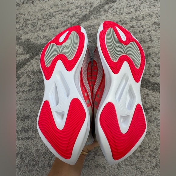 Nike Zoom Gravity Sneakers in White and Red Women size 7.5 - Brand New w/ box - Picture 5 of 6